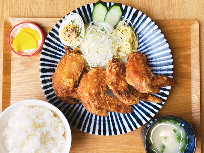 やみつき手羽先定食